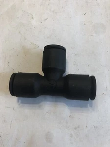 NEW Legris Push-In Union Tee 3/8" Tube x 3/8" Tube x 3/8" Tube Nylon - Picture 1 of 2