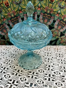 Fenton Blue AQUA Lily Of The Valley / Pedestal Covered Candy Dish - Bild 1 von 6