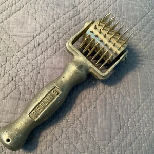 VINTAGE REILING CARPET SEAM ROLLER FLOOR SPIKE ALUMINUM HANDLE *Massage*Crafting - Picture 1 of 4