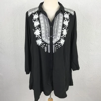 Túnica Savanna Jane bordada floral preto/branco tamanho 2X aba boho rolo - Imagem 1 de 4