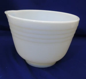 Vintage Pyrex White Hamilton Beach Milk Glass Pour Spout Small Mixing Bowl  #16 - Picture 1 of 8
