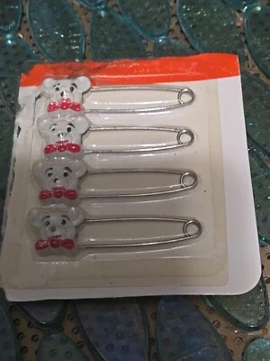 NUEVO 1991 JUEGO DE 4 ALFILERES PAÑALES VINTAGE BABY GERBER NOVEDAD OSO BLANCO Foto 1 de 3