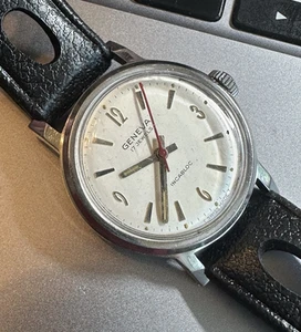 * 1950s GENEVA 17J Military Field Red Center Sec Wrist Watch MINTY! RUNS - Picture 1 of 12