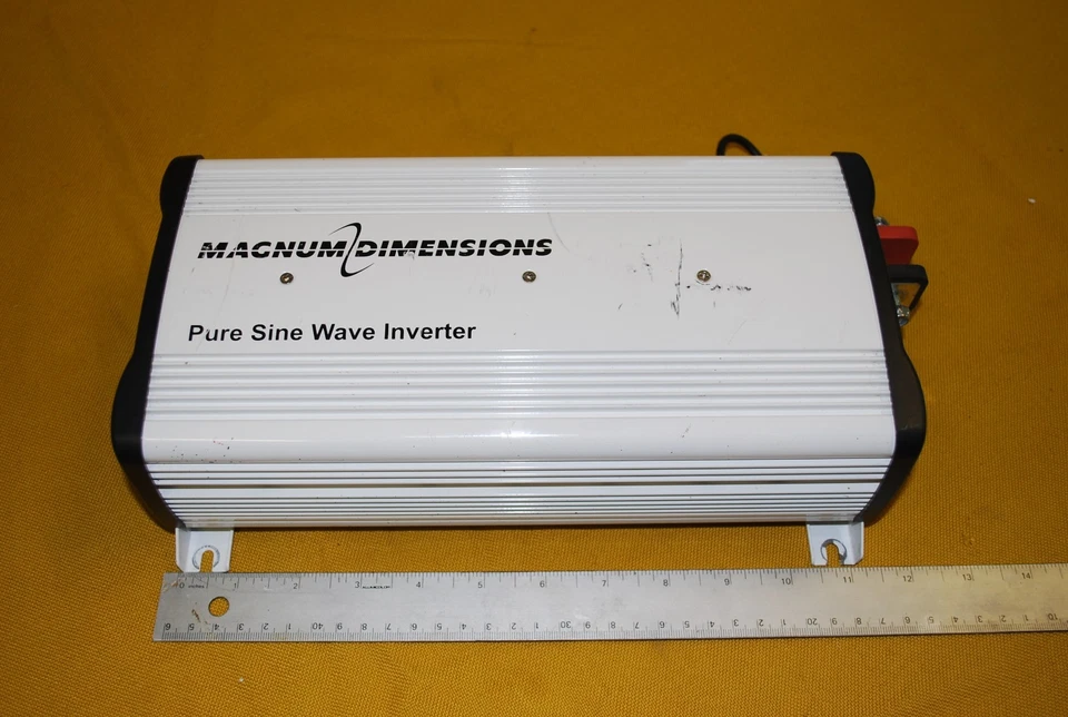 MAGNUM CSW1012 1000W 8.3 AMP CONTINOUS PURE SINE WAVE DC TO AC POWER INVERTER - Image 1 of 4