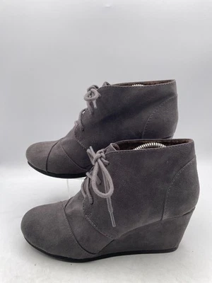 Maurices 44945 Penny Wedge Ankle Boot Women's Sz 9 Gray Suede Lace Up Almond Toe - Image 1 of 4