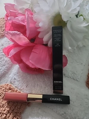 Chanel LE ROUGE DUO ULTRA TENUE Ultrawear Liquid Lip Color ~ 192 CORAL PINK - Image 1 of 4