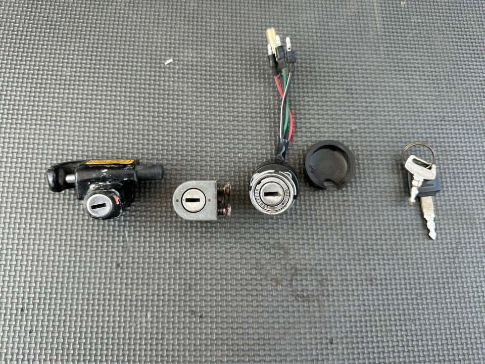 82-86 ct110 conjunto de trava trilha 110 garfo de ignição chave de bloqueio de tanque auxiliar 4 fios - Imagem 1 de 3