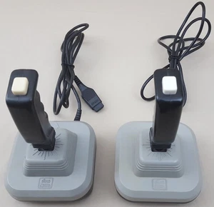 (2) Joysticks WICO 'THE BOSS' para Commodore Amiga 64/128 ATARI 2600 - Imagen 1 de 10