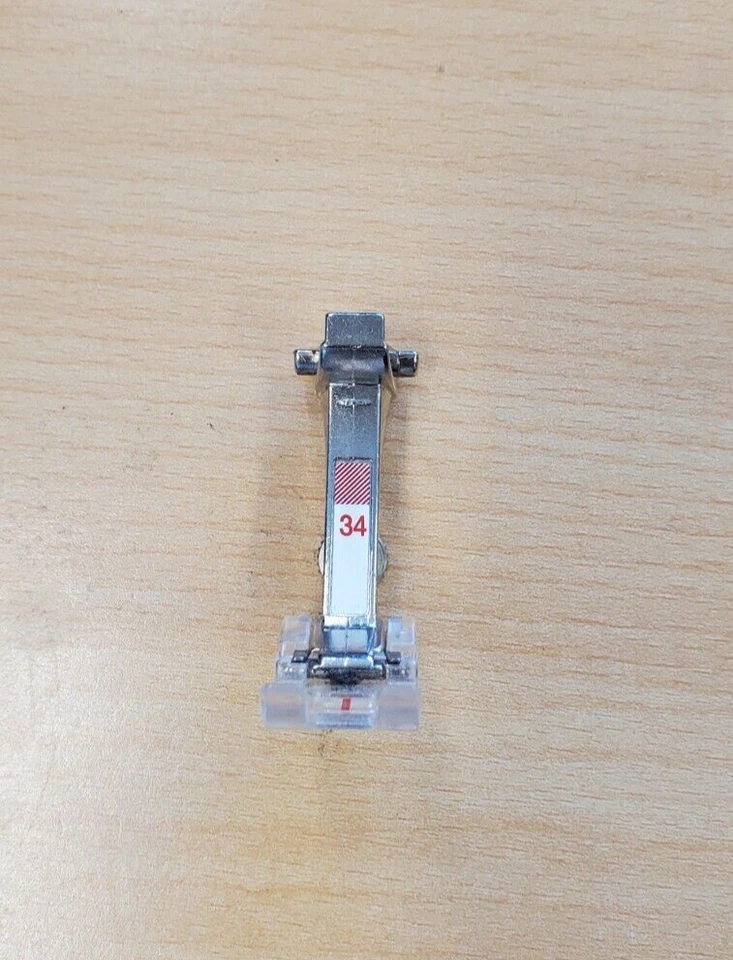 Genuine Bernina Reverse Pattern Zigzag Multi Purpose Foot #34 Clear - New Style - Image 1 of 1