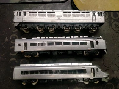 Lotto Tre Carrozze Giapponesi Yonezawa Diapet Scala H0 Silver Argento  - Immagine 1 di 4