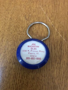 VINTAGE JOE MCCARTHY OLDSMOBILE ADVERTISING KEYCHAIN PEORIA IL FUN HAPPY FACE - Picture 1 of 3