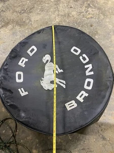 "Cubierta de neumático de repuesto vintage Ford Bronco OEM blanco y negro años 80-90 FoMoCo se adapta a 33""" - Imagen 1 de 15