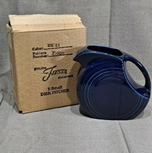 Brocca a disco piccolo Fiestaware blu cobalto con scatola - Foto 1 di 8