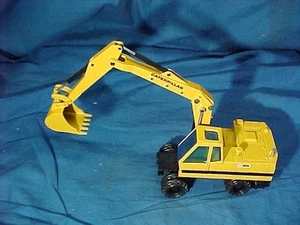Excavadora de ruedas de juguete a escala 1:50 NZG con Alemania Caterpillar de 1970 - Imagen 1 de 3