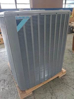 Daikin 7.5 TON 12.3 EER Commercial Air Conditioning Condenser, DC6TE09030, S&D - Image 1 of 4