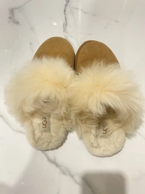 NOVO! Scuffette feminino Ugg tamanho 6 - Imagem 1 de 4