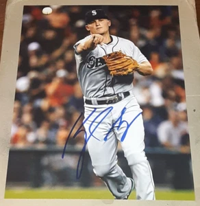 Kyle Seager Seattle Mariners SIGNED AUTOGRAPHED 8x10 Photo COA BASEBALL - Picture 1 of 1