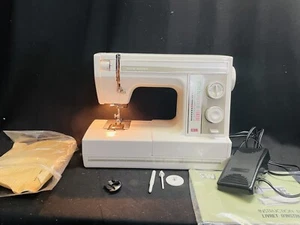 New Home SW-2018 Semi Industrial Zig-Zag Sewing Machine w/ Accessories - Picture 1 of 24