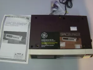 VINTAGE GE Spacemaker Under Cabinet AM/FM Kitchen Clock Radio 7-4212A w/bolts - Picture 1 of 11