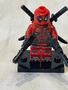 Onlinesailin Deadpool Custom Minifigure Lego 2 swords 2 guns - Picture 1 of 7