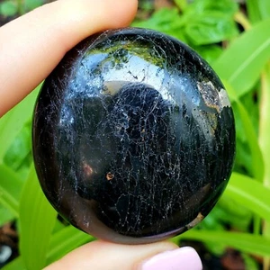 Jabón pulido turmalina negra piedra de palma cristal natural piedra preciosa curativa #4 - Imagen 1 de 4