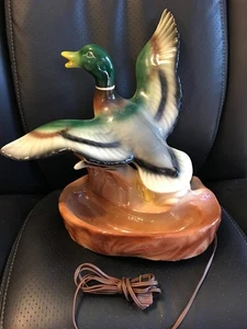 Antique Flying Mallard Duck TV Lamp or Bureau Lamp - G gr o5 - Picture 1 of 3