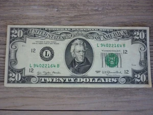 VINTAGE SERIES 1977 $20 DOLLAR BILL FEDERAL RESERVE NOTE - Picture 1 of 2