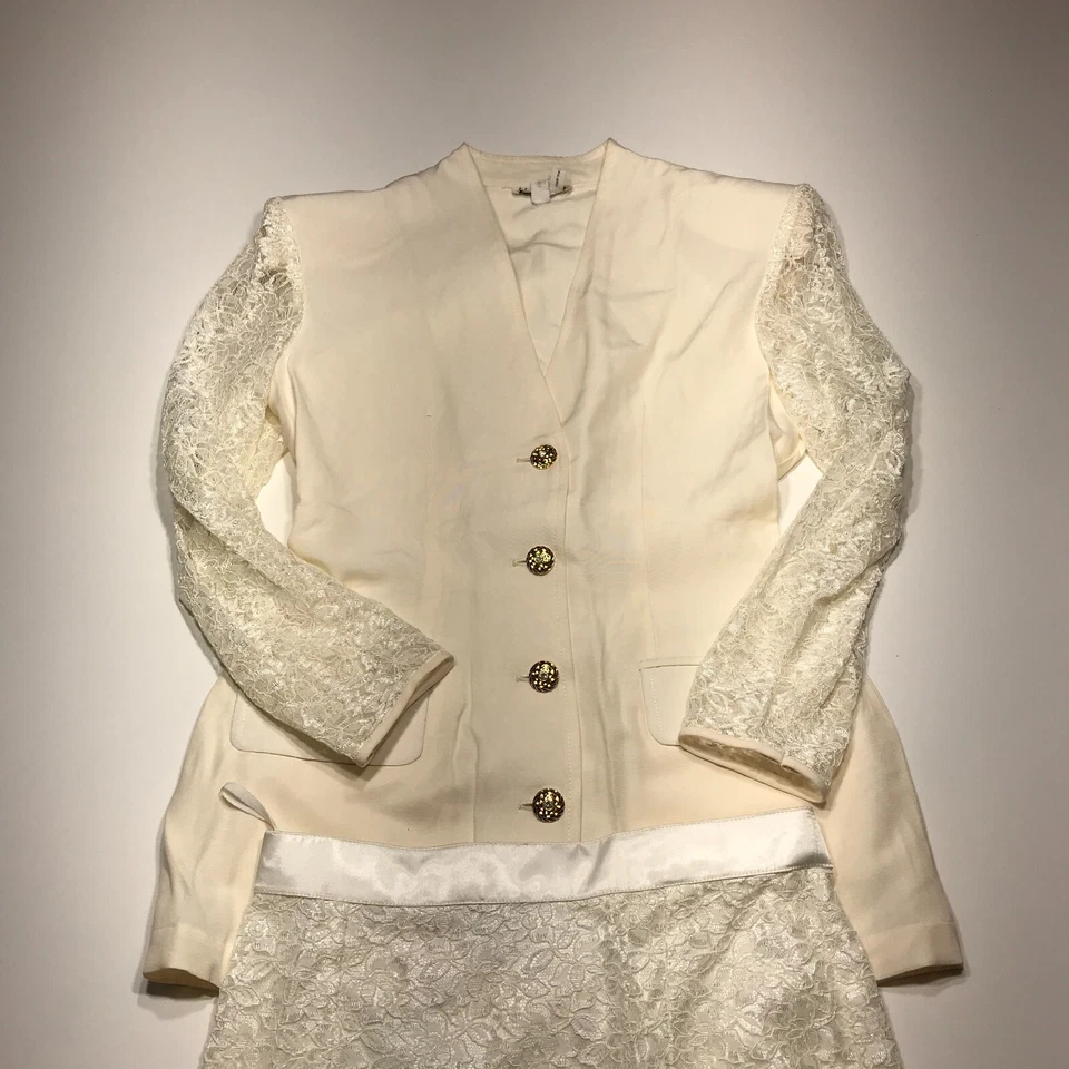 Conjunto Formal Yunes Gamilla Mujer Mediano 2 Piezas Blanco Encaje Forrado Chaqueta y Falda Foto 1 de 4