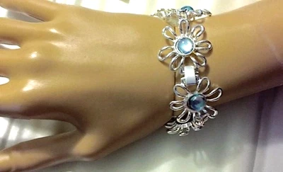 New 1" Wide Faux Blue Aquamarine Daisy Silver Plate Flower 8" Link Bracelet - Image 1 of 4