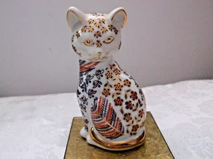 Vintage Japanese Imari Style White Floral Leaf 5" Cat Figure w/ Gold Accents - Picture 1 of 7