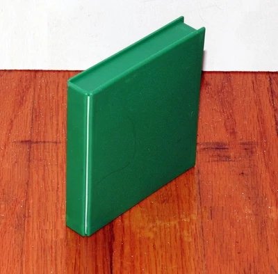 Green Media Mate 3-1/2-inch floppy disk storage box. Holds 4 diskettes - Image 1 of 3