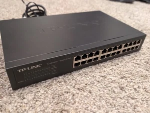 TP-LINK TL-SG1024D Gigabit Switch 24 Port - Picture 1 of 5