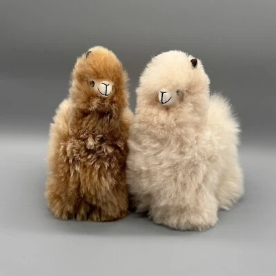 Alpaka Stofftier aus 100% Baby-Alpakawolle - Flauschig & In Braun oder Beige - Bild 1 von 4