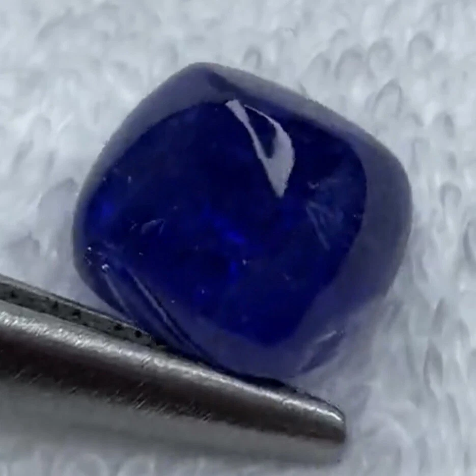 Tanzanita 16,2 quilates,, natural, calidad superior, pan de azúcar, cabujón 14 X 13 Foto 1 de 4