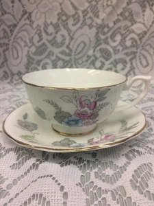 Impresionante taza y platillo floral Clarence England Bone China rosa y azul prímula - Imagen 1 de 8