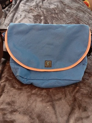 Rickshaw Bagworks x Pantone Nylon Ajustable Mensajero Bolso de Cuidado Foto 1 de 4