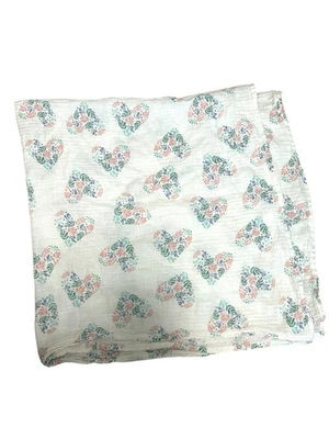 Manta de muselina de algodón corazones florales para bebé Aden + Anais rosa azul Foto 1 de 4