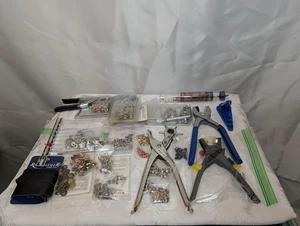 10 Packungen Ösen/Nieten Locher 3 Nietzangen Lederreste - Bild 1 von 14