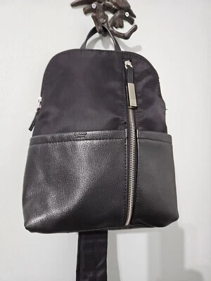 Tutilo New York - The Touch Base Collection Mochila Negra 11" x 10" Foto 1 de 4
