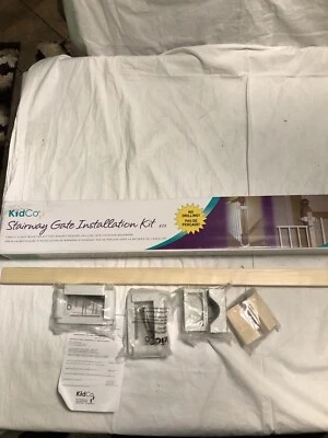 Kit de instalación de puerta de escalera sin taladro KidCo (K12)-nuevo/caja abierta Foto 1 de 4