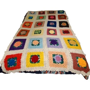 Vintage gehäkelte 3D Rosen Granny Square afghanische Decke Handarbeit 96" x 60" Königin - Bild 1 von 5