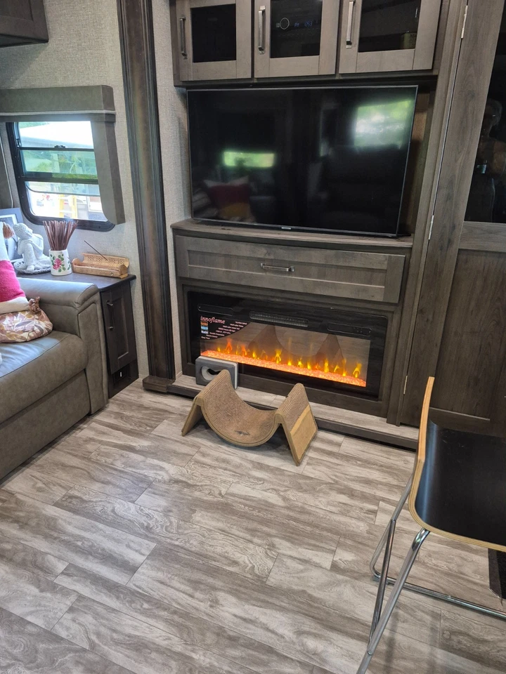 Grand Design 337RLS Reflection 5th Wheel - Image 1 of 4