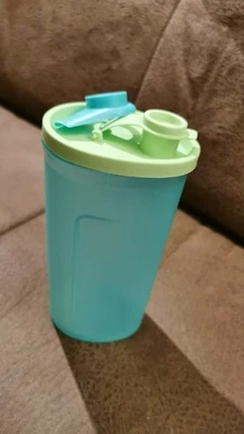 Tupperware Ölprinz Dressingbehälter oder Essig+Öl Behälter mit Ausgießer - Bild 1 von 4