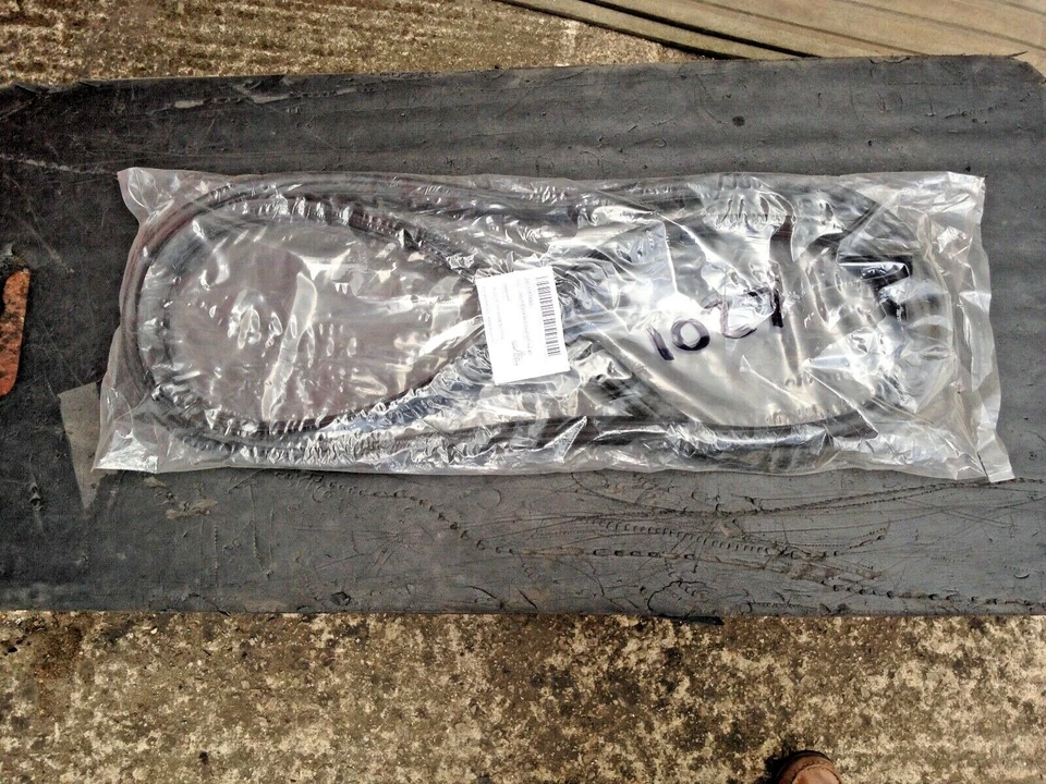 Vedação de borracha para pára-brisa Ford Fiesta Mk3/4 tela frontal NOVO SERVE PARA TODOS OS MODELOS SÓLIDO  - Imagem 1 de 1