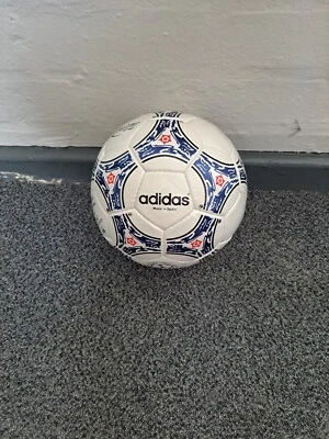 Balón de fútbol Adidas Questra Europa UEFA Euro 1996 talla 5