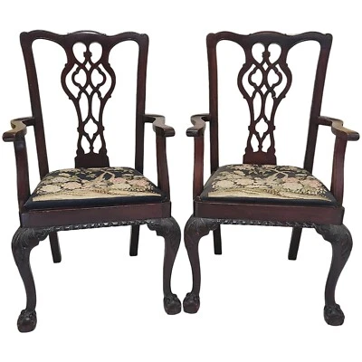 SILLAS DE BRAZO PR, Chippendale Revival, caoba, bola y garra, punta de aguja, 42"t Foto 1 de 4