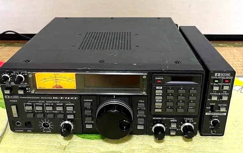 ICOM IC-R7000 Wideband Receiver + TV-R7000J Adapter | Power On | Junk/Parts - Image 1 of 4