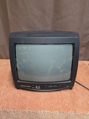 Phillips Magnavox CRT TV PR1330B101 13" Color 11.5” Screen Gaming Nintendo - Image 1 of 4