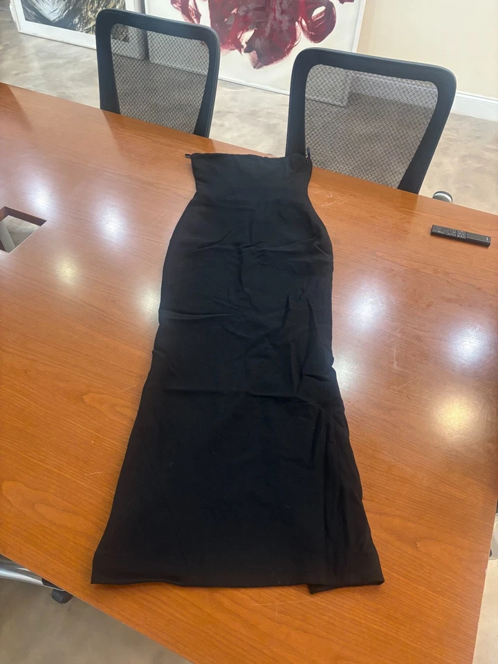 Vestido Givenchy Couture usado por Whitney Houston  Foto 1 de 4