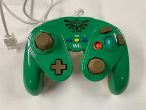 Nintendo Wii / Wii U Zelda Link Wired Controller Fight Pad 085-006 - Picture 1 of 3